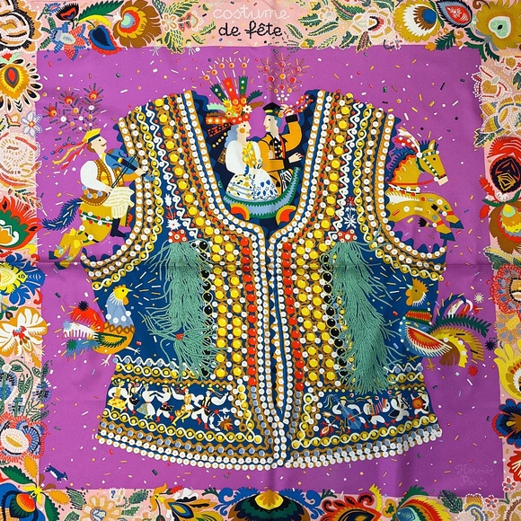 HERMES ROSE POUDRE / CYCLAMEN / JAUNE COSTUME DE FETE 90 SCARF - Picture 2 of 8